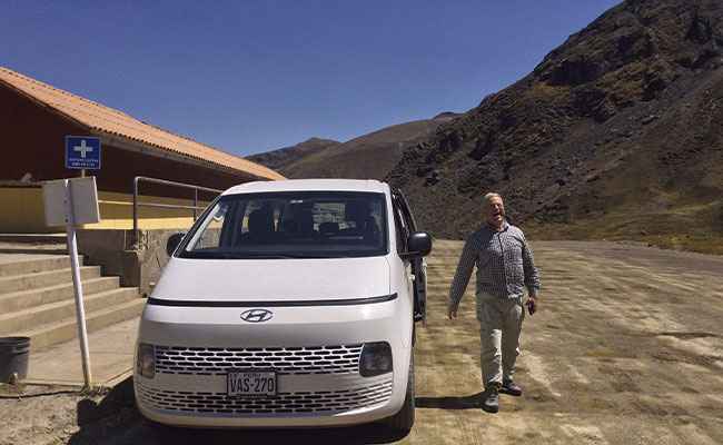 Private transfer from Cusco to Ollantaytambo train station in Peru